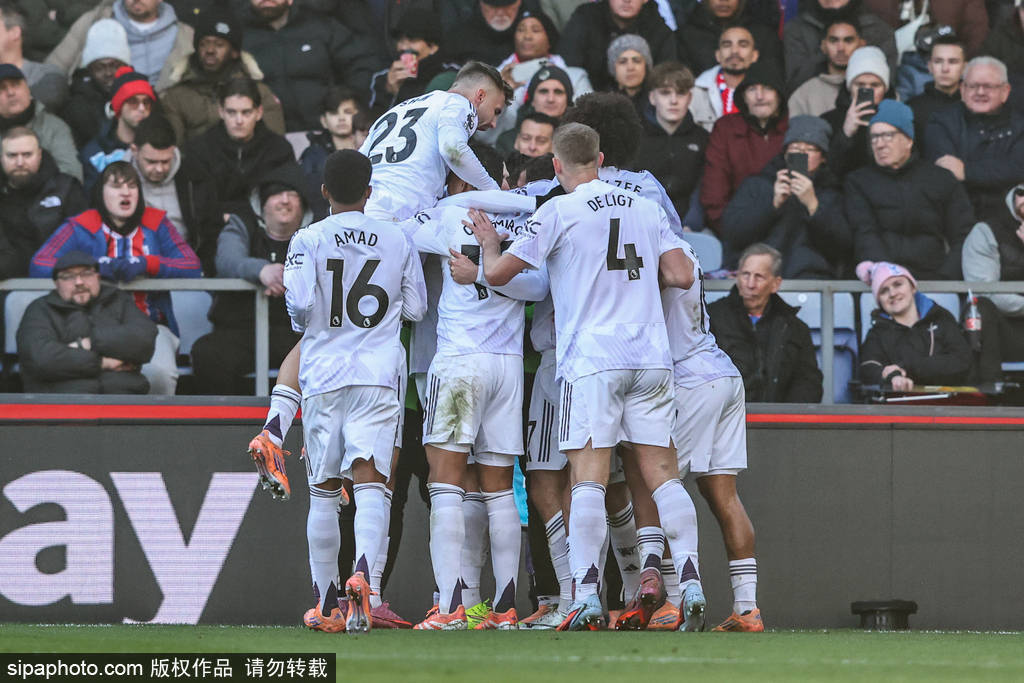 姆巴佩官宣今夏自由身加盟皇马，巴黎球迷抗议